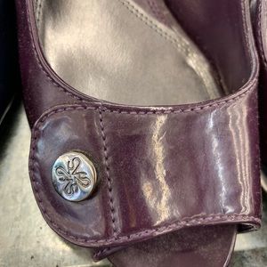 Vera Wang Plum Heels Size 8.5 Leather